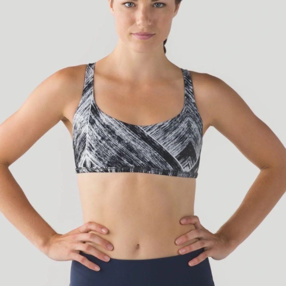 Lululemon Free To Be Wild Heat Wave White Black Regal Palm Size 6 Bra